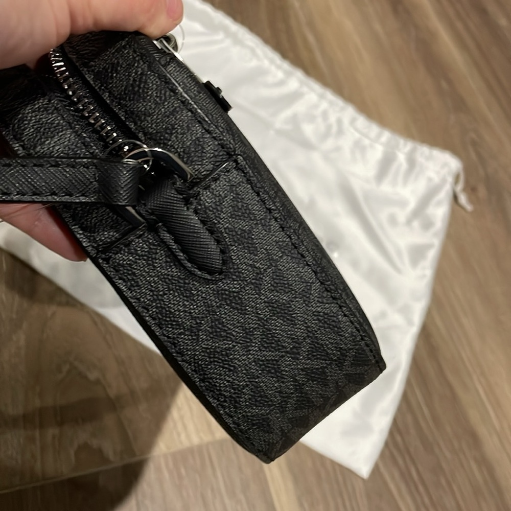 NWT Michael Kors monogram crossbody - Picture 7 of 10